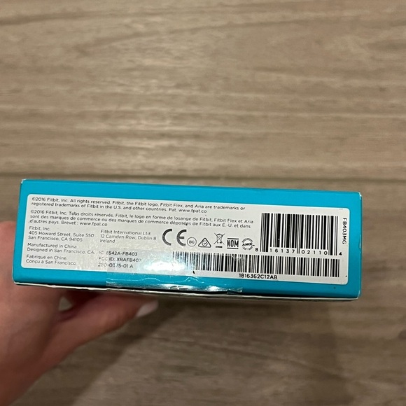 Magenta Fitbit Flex 2 - Picture 5 of 5